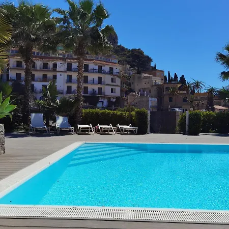 Lukos House In Center With Pool By Holidays Hébergement de vacances *